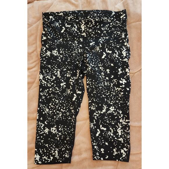 UA Fly Fast WOMENS (Pre Loved) Capri -- Size Large Black and White Polka Dot - Picture 1 of 4